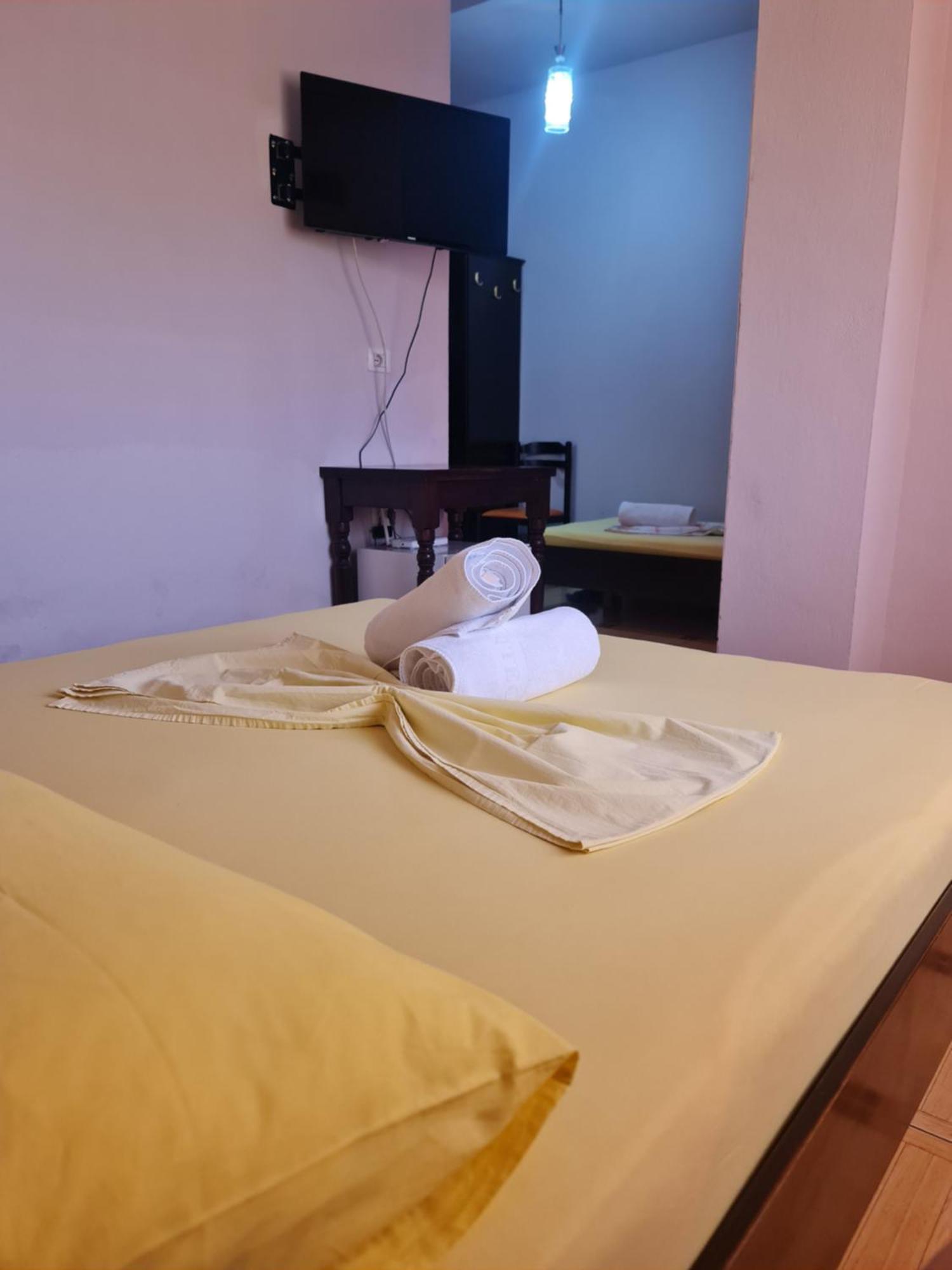Hotel Brace Gjirokastër Buitenkant foto