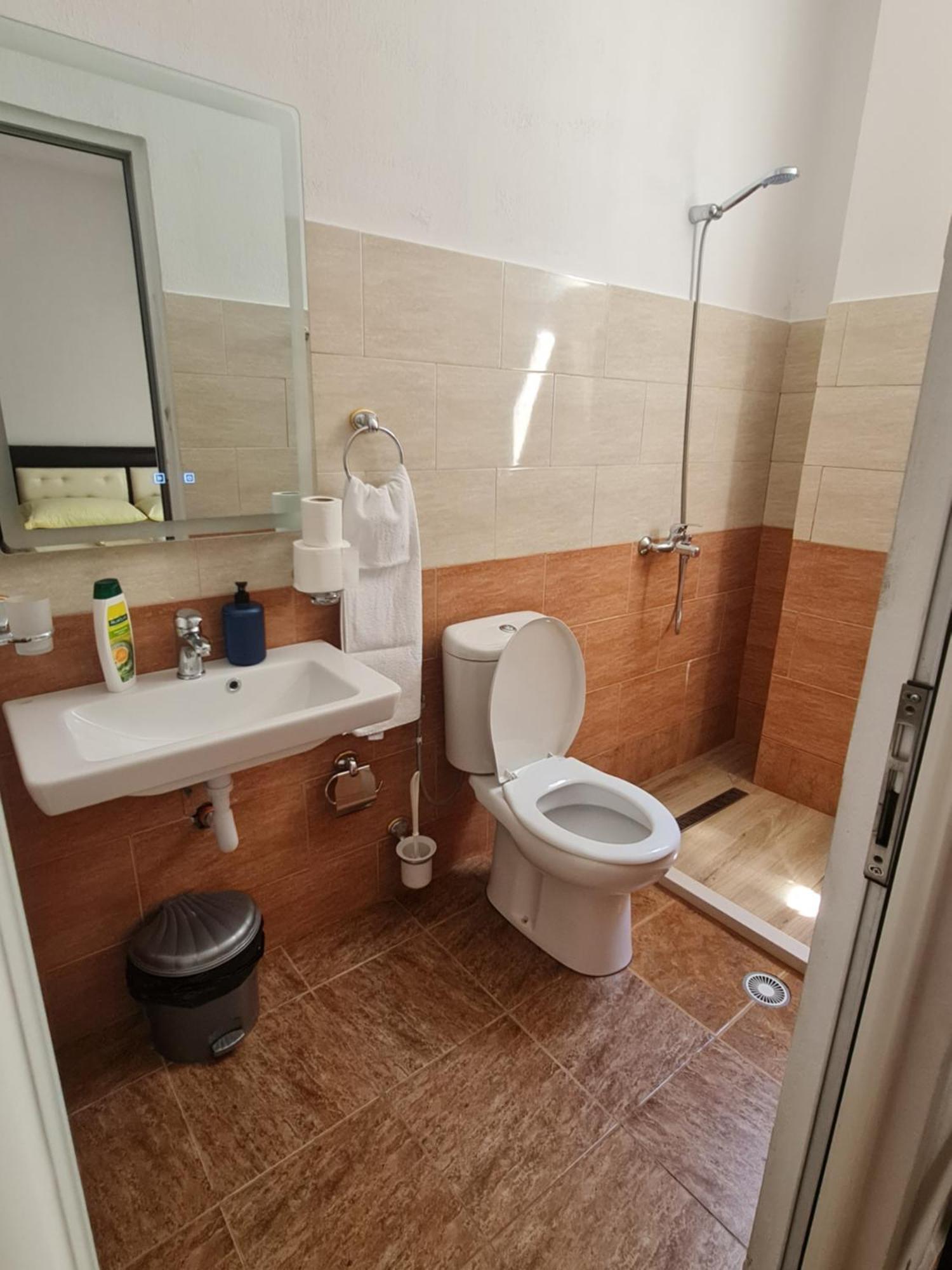 Hotel Brace Gjirokastër Buitenkant foto